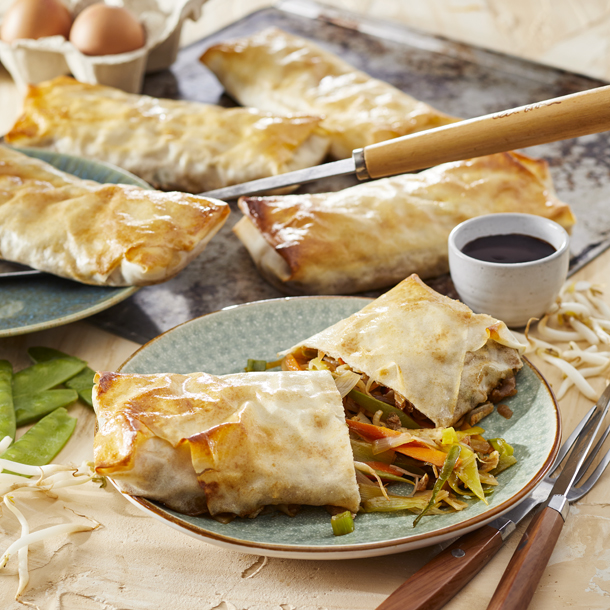 Ovenloempia's met teriyakigroenten en omeletreepjes