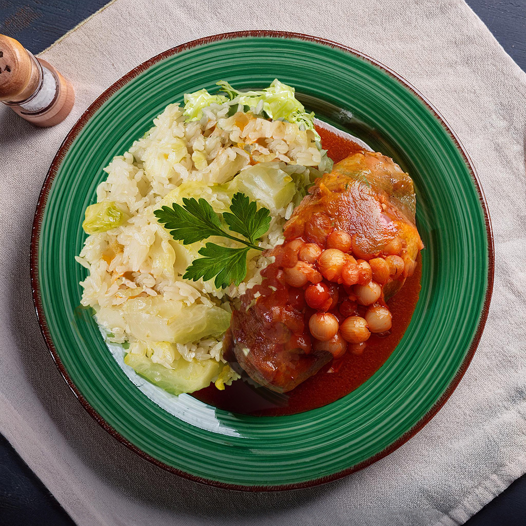 Slavink in zoetzure saus met rijst en spitskool