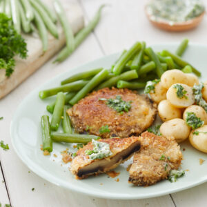 Portobello-schnitzel met nootmuskaat, sperziebonen en krieltjes peterselieboter
