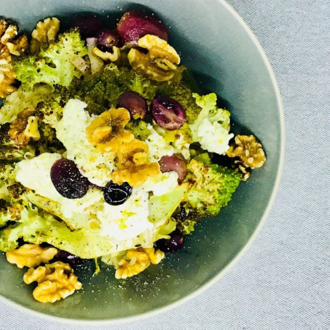 Geroosterde romanesco kool met druiven en risotto